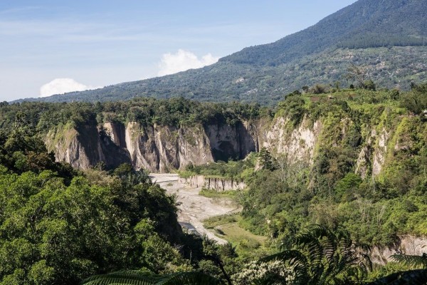 10 Lembah Terindah di Indonesia yang Bikin Kamu Enggan Pulang
