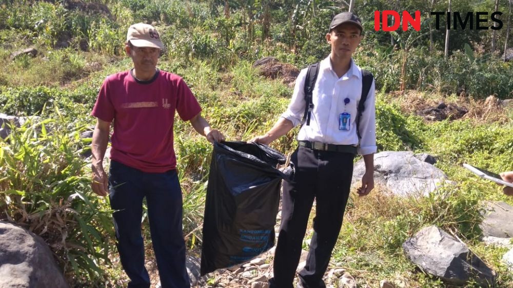 Banyak Sampah Plastik, Ratusan Warga Kudus Bersihkan Hulu Sungai Gelis