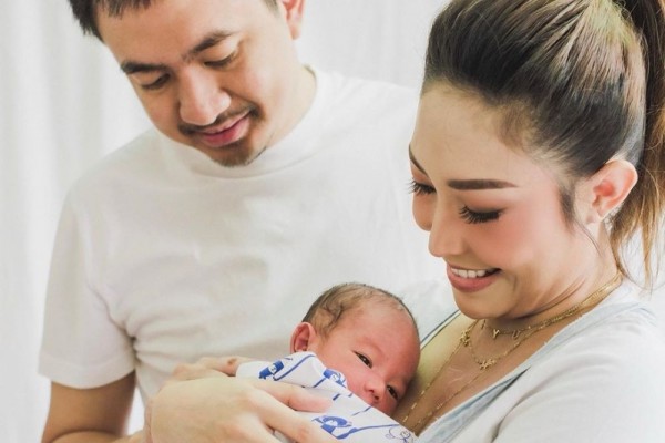 Lahirkan Anak Ketiga, Arti Nama Anak Ayu Dewi Bernuansa Islami Banget