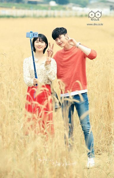 10 Ide OOTD Couple ala Pasangan Drama Korea, Mana Favorit Kamu?