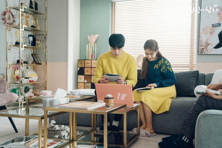 10 Ide OOTD Couple ala Pasangan Drama Korea, Mana Favorit Kamu?
