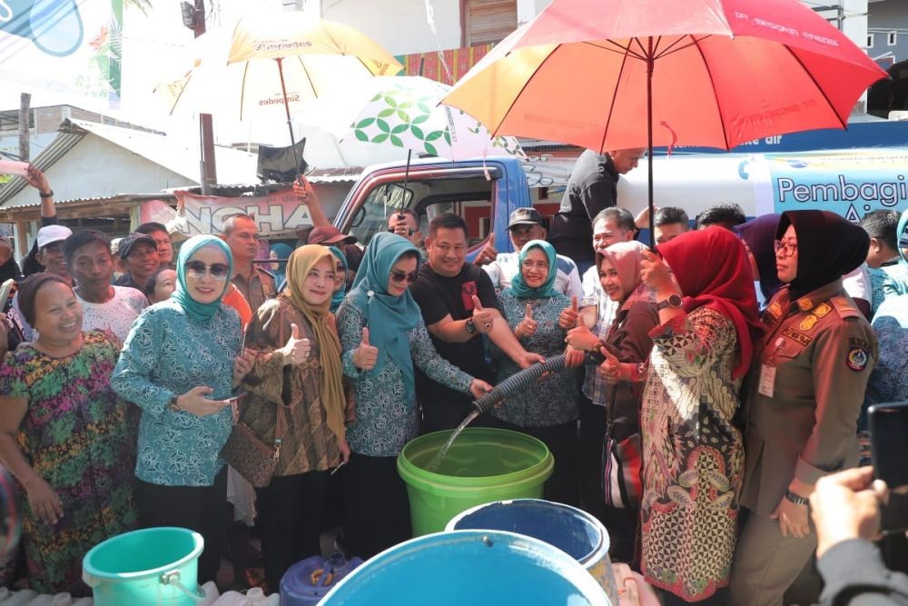 Kekeringan Ekstrem, PDAM Makassar Salurkan Air Gratis ke Utara Kota