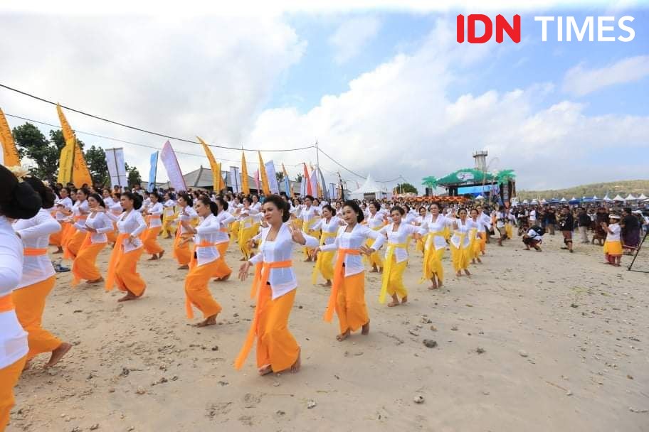[FOTO] Keseruan Nusa Penida Festival 2019, Diawali Ritual Pakelem
