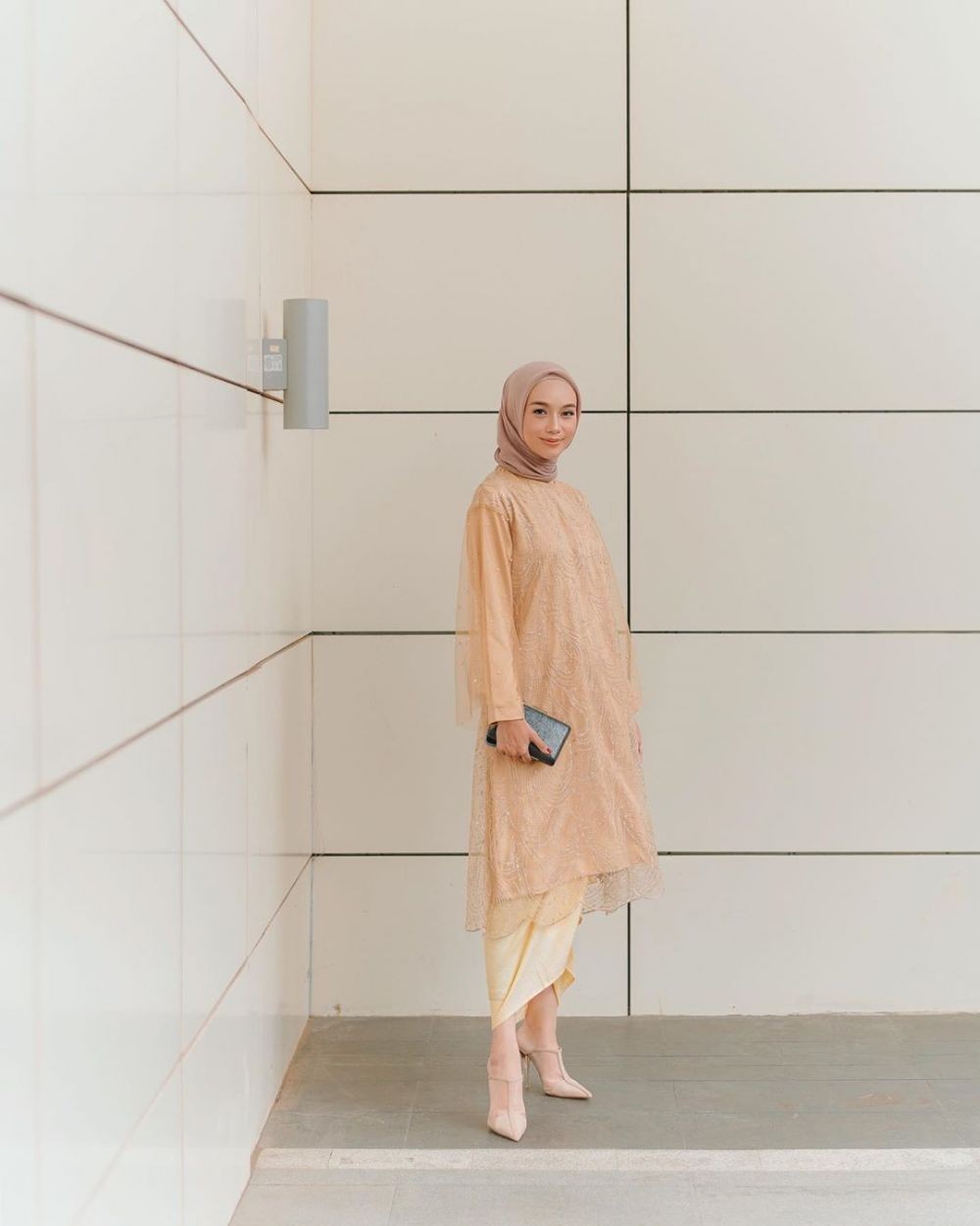 Inspirasi Kebaya Hijab ala Vira Tandia, Cocok Buat Pergi Kondangan