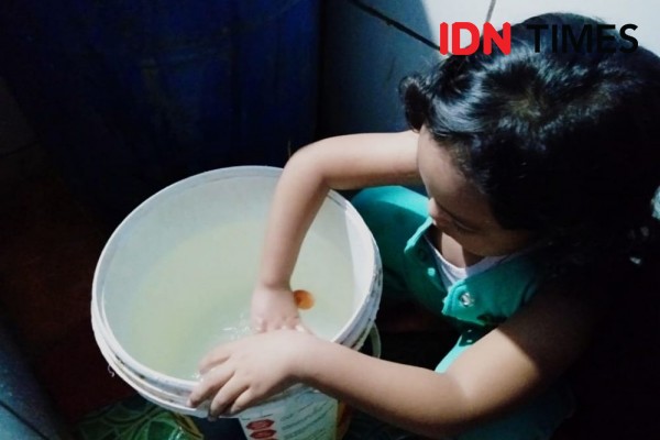 Kisah Bayi 7 Bulan di Kampung Koja Mandi Pakai Air Keruh dan Bau Got
