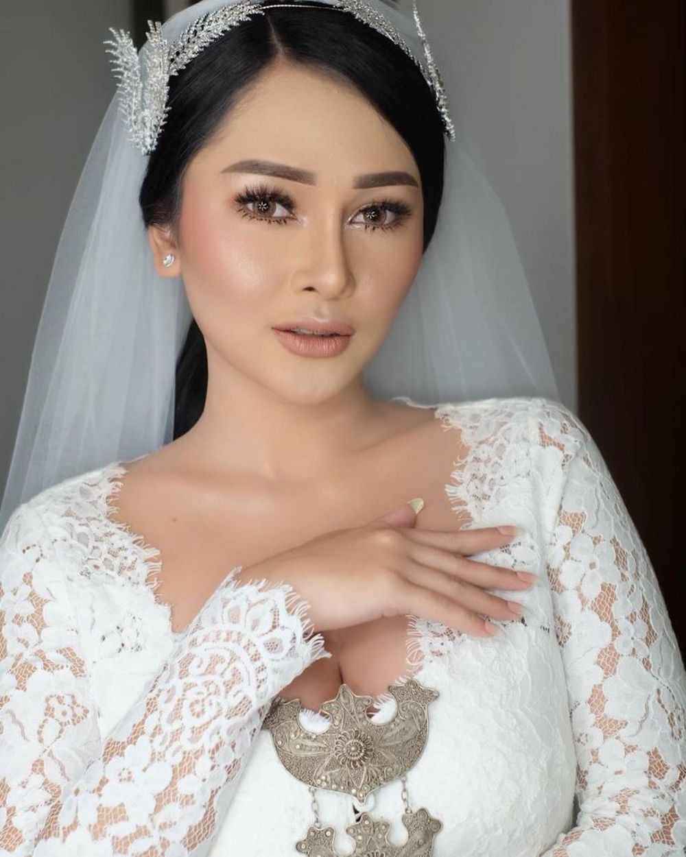 Dikabarkan Hamil 10 Potret Mutia Ayu Istri Glenn Fredly Yang Menawan