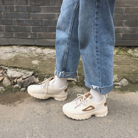 Berkelas dan Kekinian! Ini 10 Gaya Fashion Item Minimalis ala Korea