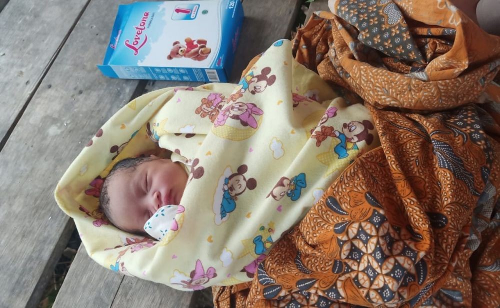 Ditinggal Bersama Sekotak Susu, Bayi Ditemukan di Gubuk Tengah Sawah