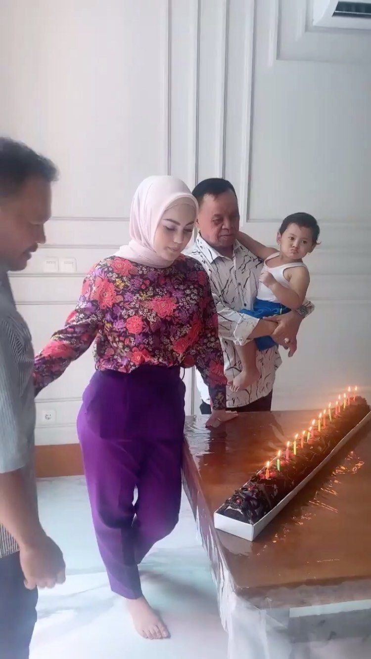 Anggun, 10 Potret Terkini Jennifer Dunn dalam Balutan Hijab
