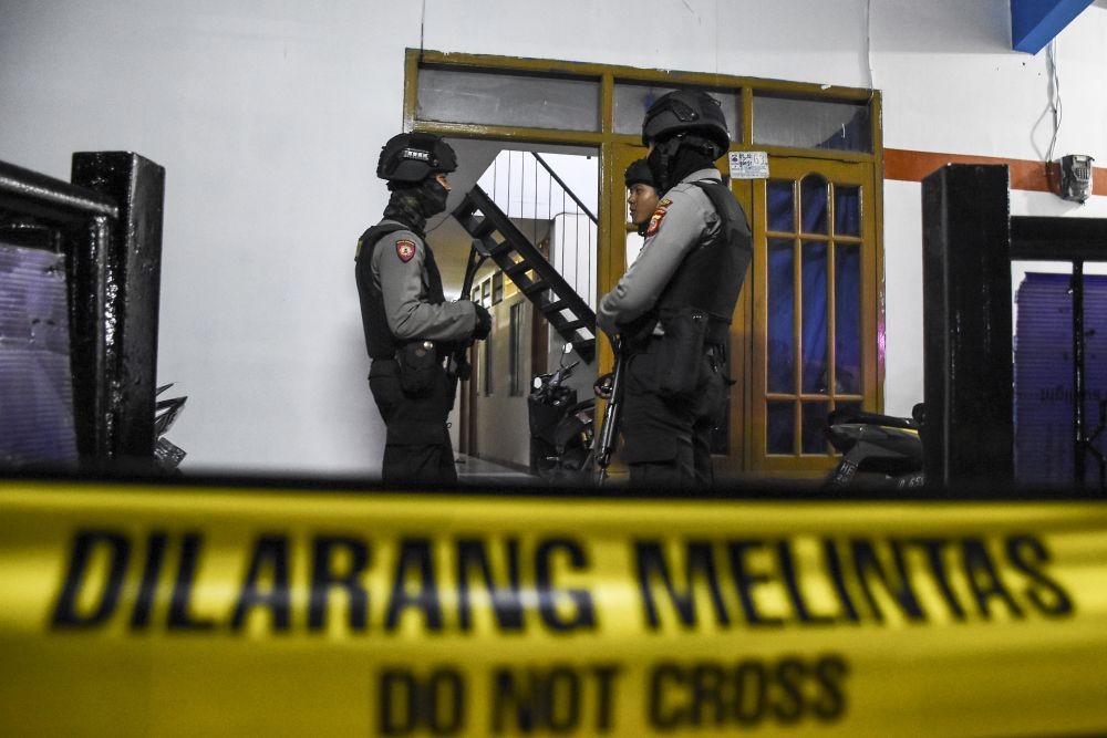 Densus 88 Sita Busur dan Anak Panah dari Terduga Teroris di Periuk Banten
