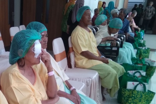 Ratusan Pasien Terima Operasi Katarak Gratis di Sardjito