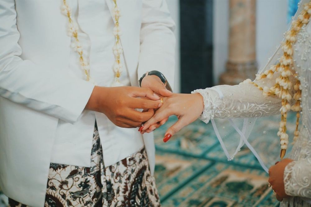 5 Kewajiban  Istri  Terhadap Suami Menurut  Islam 