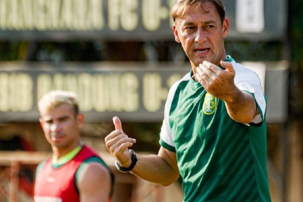 Administrasi Tuntas, Wolfgang Pikal di Bench Persebaya Malam Ini
