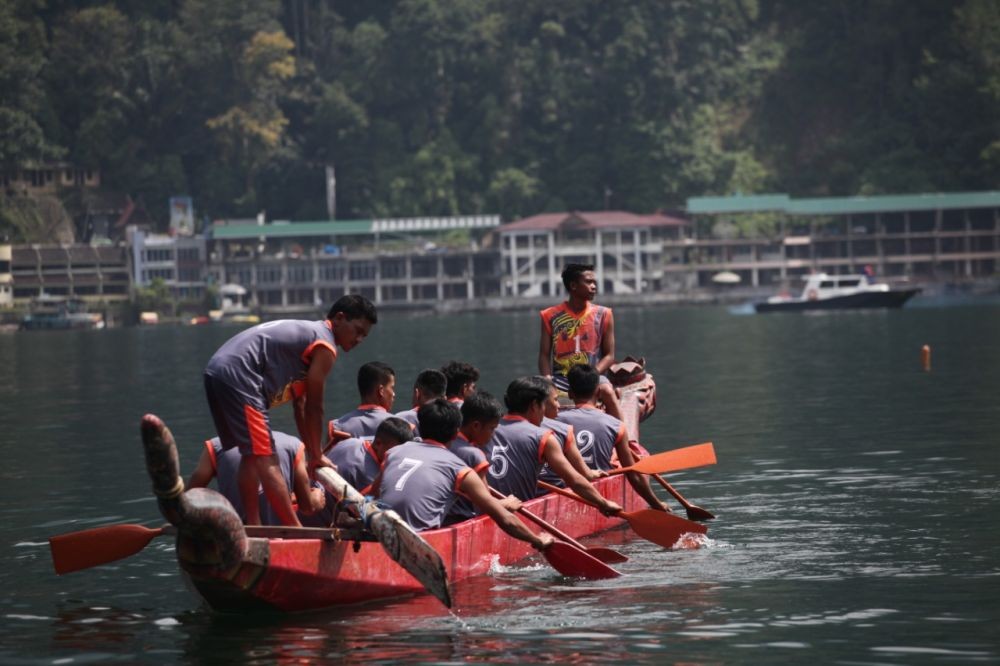 Meriahkan Aquabike, Ada Balap Dayung Solu Bolon di Samosir