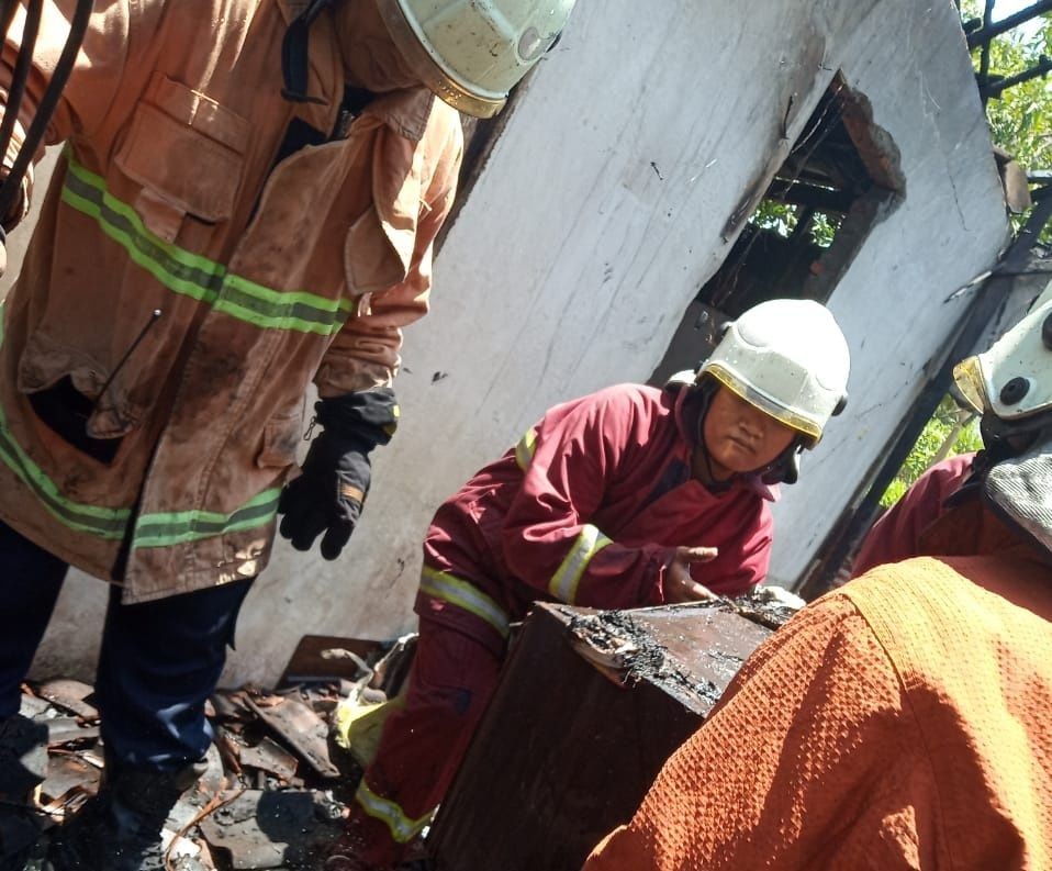 Dua Balita di Bojonegoro Selamat dari Kebakaran Rumah  