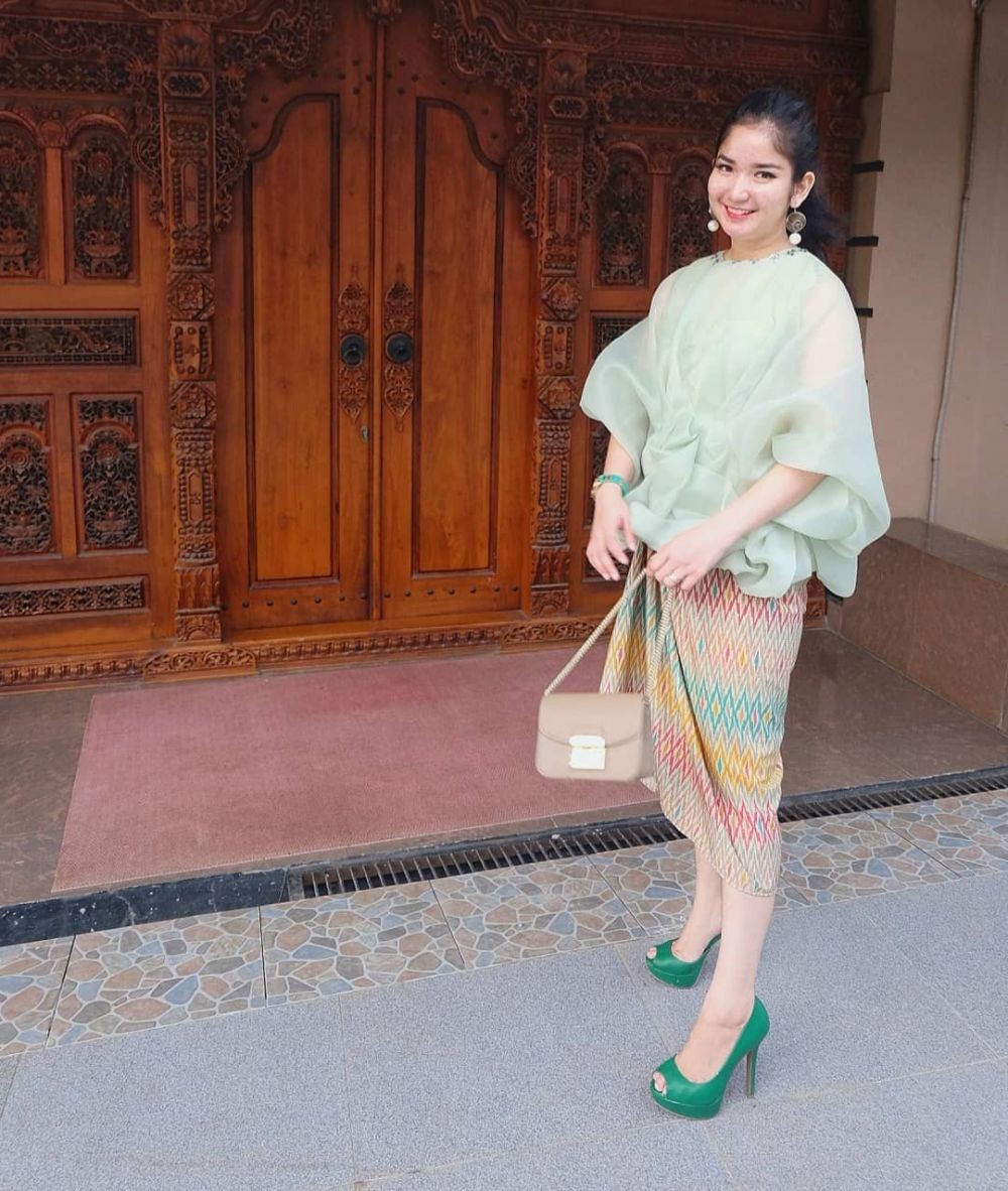 9 Gaya Kebaya ala Winda Khair, Ada yang Bisa Dipakai untuk 