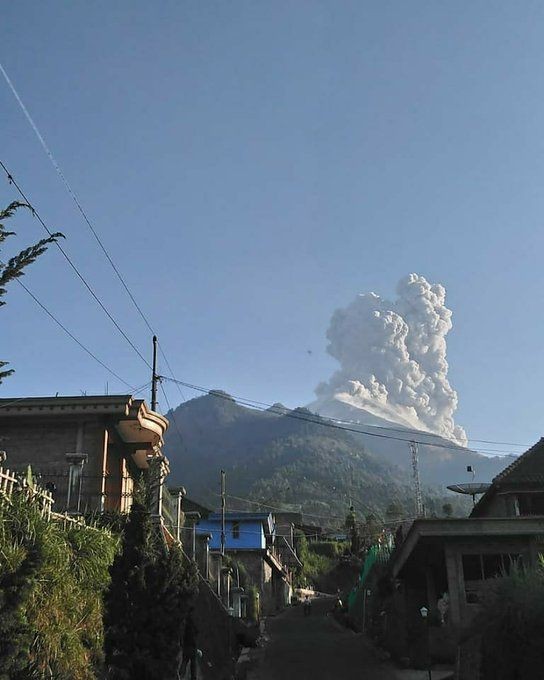 Gunung Merapi Meletus, Hujan Abu Mengguyur 24 Desa di Magelang