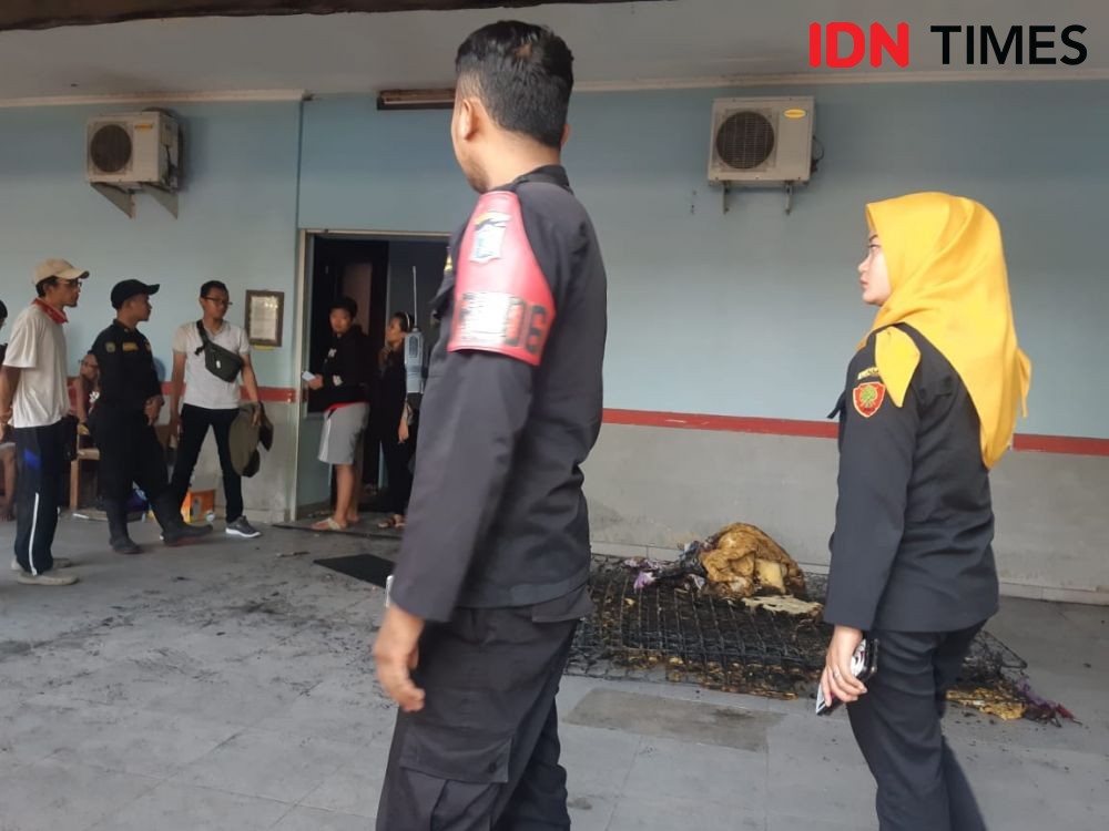 Gelar Olah TKP, Polisi Buru Suami yang Tega Bakar Istri di Surabaya
