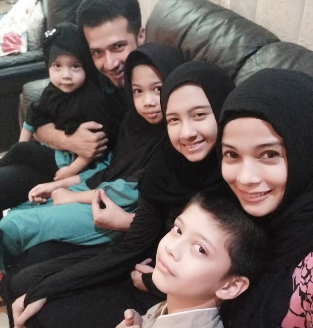Menengok Jihan Fahira Saat Merawat Keempat Anaknya, Keibuan Banget!