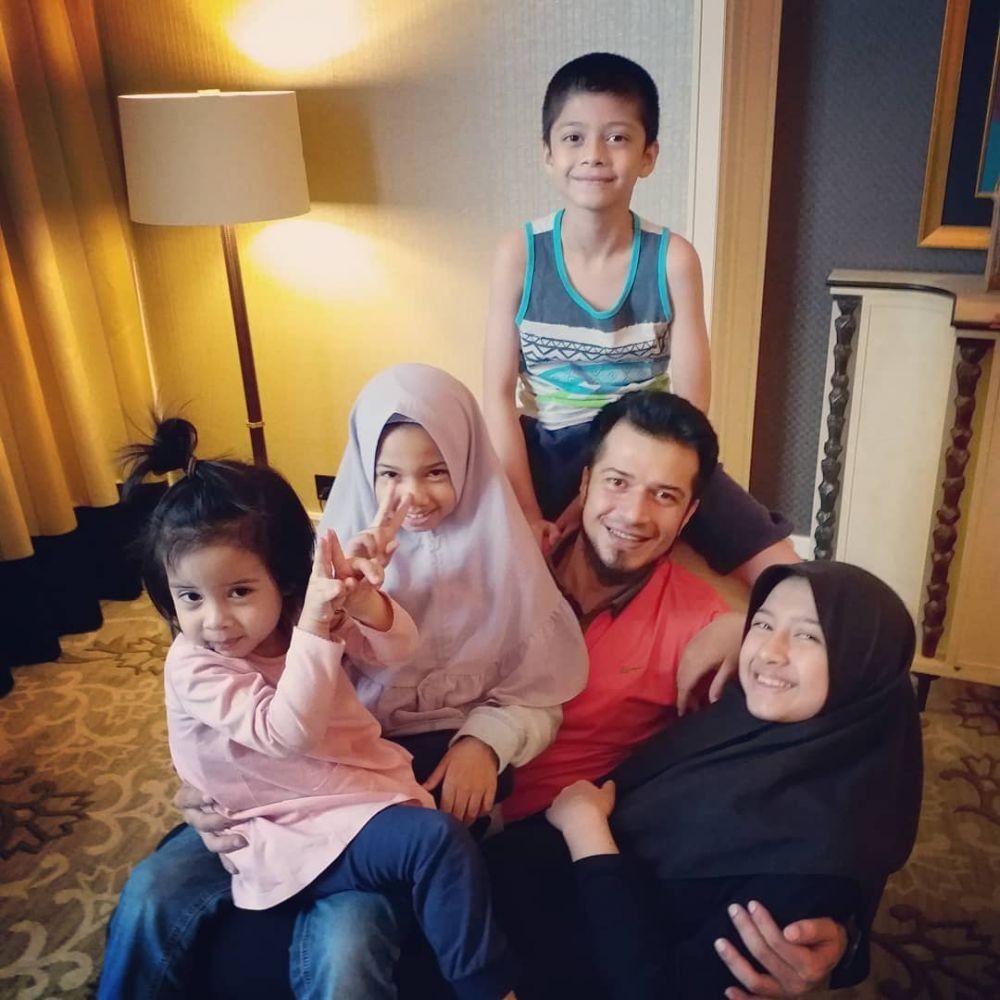 Menengok Jihan Fahira Saat Merawat Keempat Anaknya, Keibuan Banget!