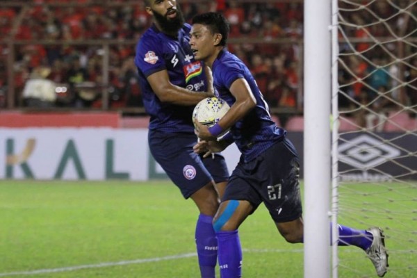 Dibantai PSM Makassar, Arema FC Makin Lekat dengan Cap Jago Kandang