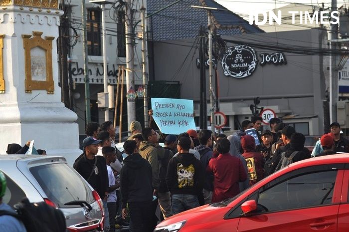 Demo di Tugu Yogyakarta, AJAK Mengajak Jokowi Keluarkan Perppu KPK