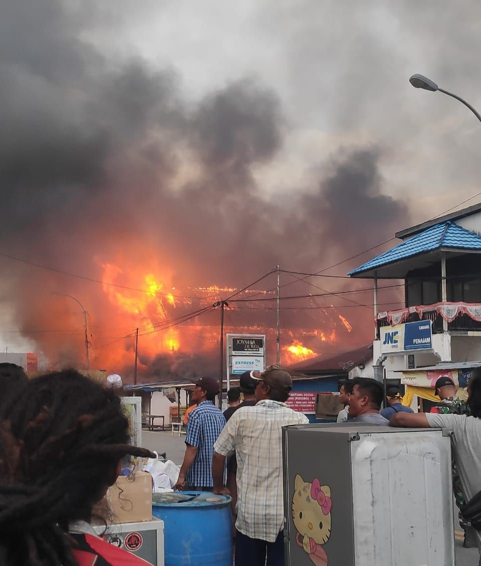 Calon Ibu Kota Mencekam, Sejumlah Rumah Dibakar Sekelompok Massa
