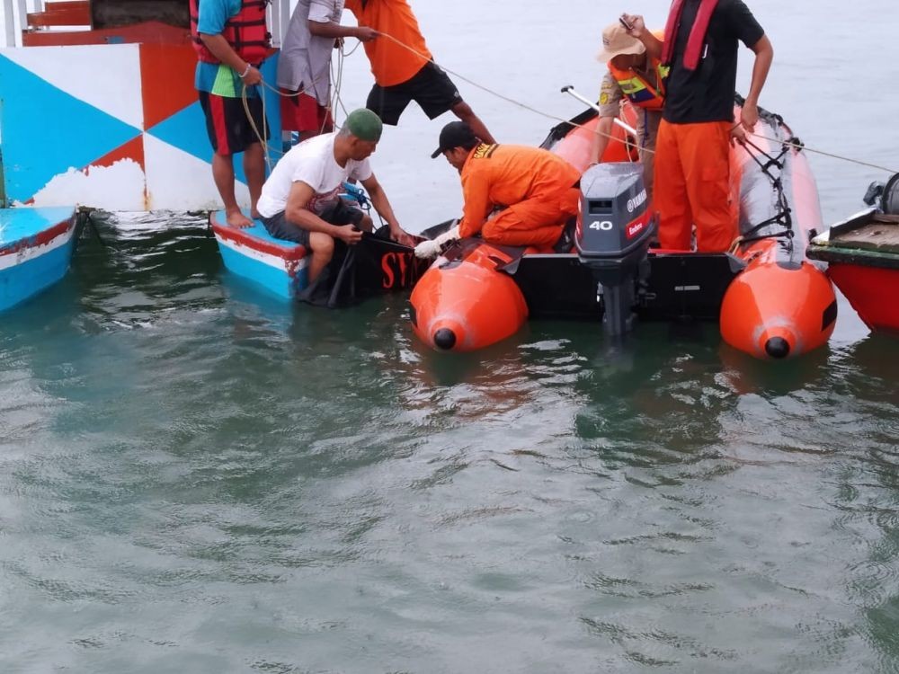 Sempat Hilang, Pemuda Ditemukan Tewas Mengapung di Pantai Manggar