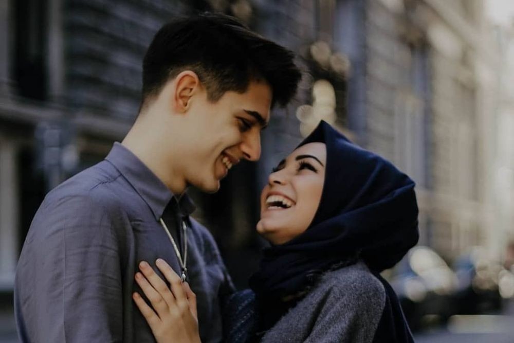9 Panggilan Sayang untuk Pasangan dalam Berbagai Bahasa, Unik & Beda