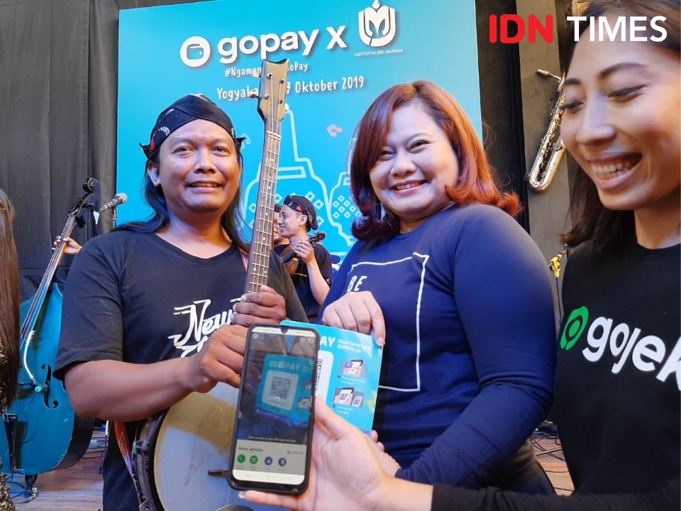 Keren, Musisi Jalanan di Yogyakarta Kini Terima Uang Digital!