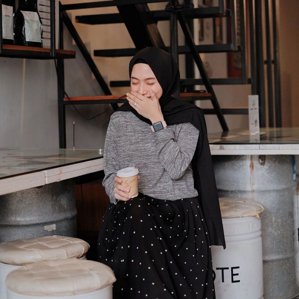 Para Hijabers Tetap Anggun Walau Tak Banyak Gaya, Yuk Coba Pose Ini