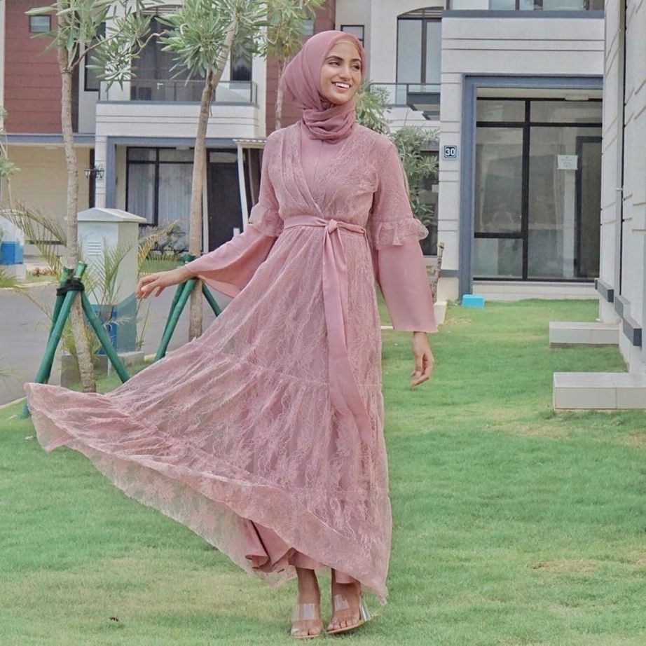 Para Hijabers Tetap Anggun Walau Tak Banyak Gaya, Yuk Coba Pose Ini