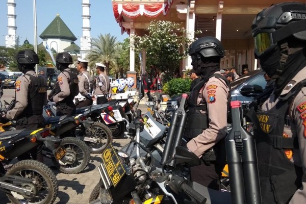 Polres Lamongan Siapkan Personel Bersenjata Jelang Pelantikan Presiden