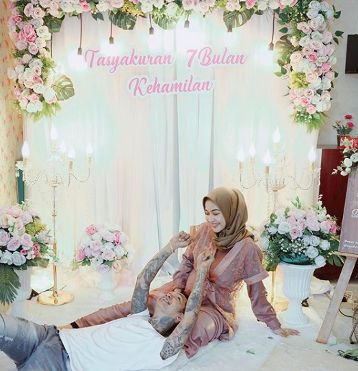 Momen 7 Bulanan Kehamilan Istri Young Lex yang Penuh Kebahagiaan