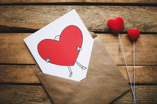 8 Rekomendasi Kado Spesial untuk Pasangan yang Merayakan Valentine