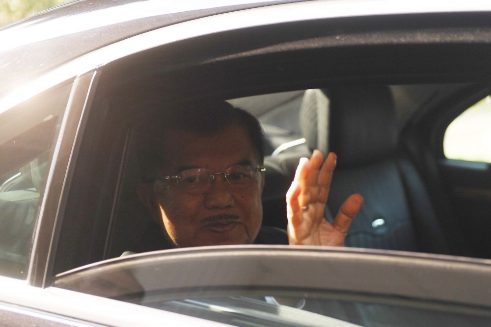 [FOTO] Lambaian Tangan Jusuf Kalla di Hari Terakhir Sebagai Wapres RI