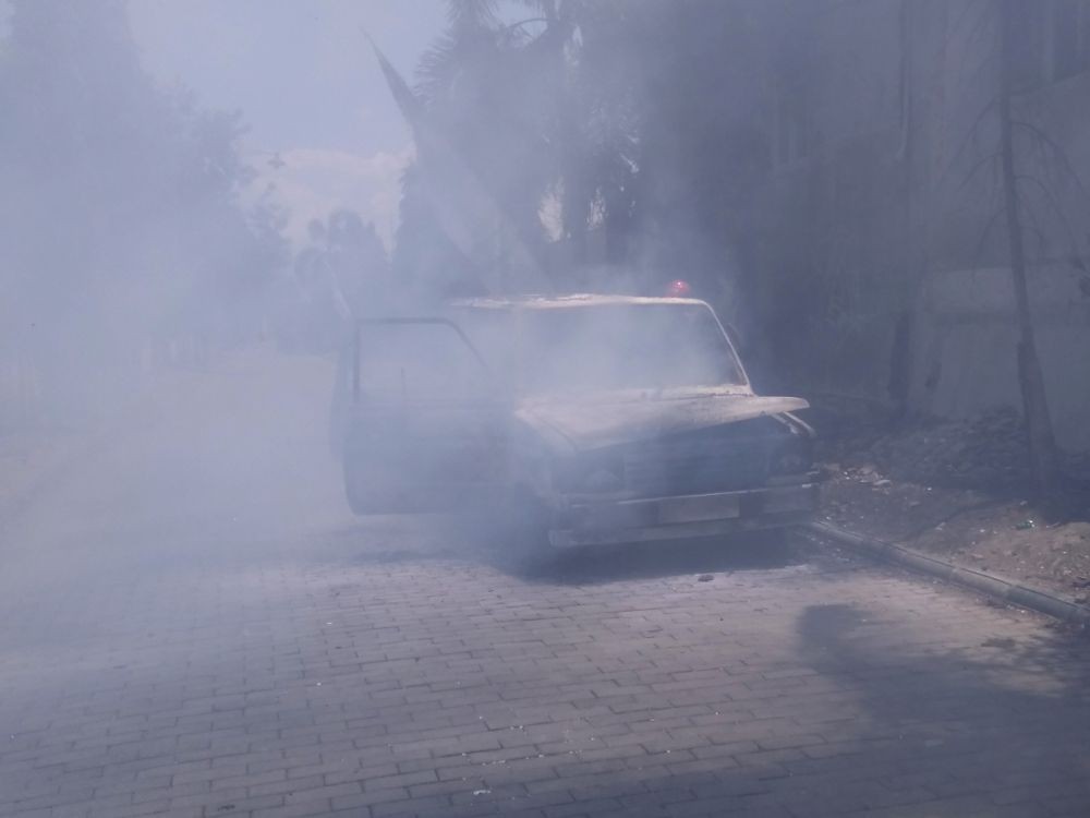 Diduga Korsleting, Satu Unit Mobil Terbakar di Samping SPBU  