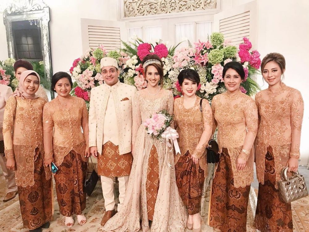 9 Potret Dekorasi Modern Betawi di Pernikahan Tsamara Amany