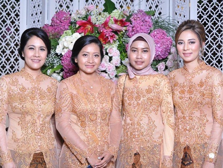 9 Potret Dekorasi Modern Betawi di Pernikahan Tsamara Amany