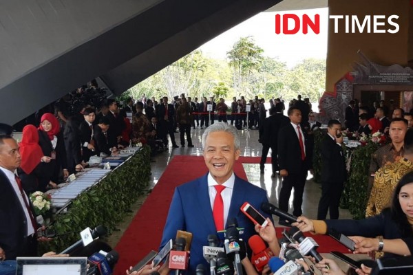 Ganjar Menunjuk Herru Setiadhie Sebagai Pelaksana Harian Sekda Jateng