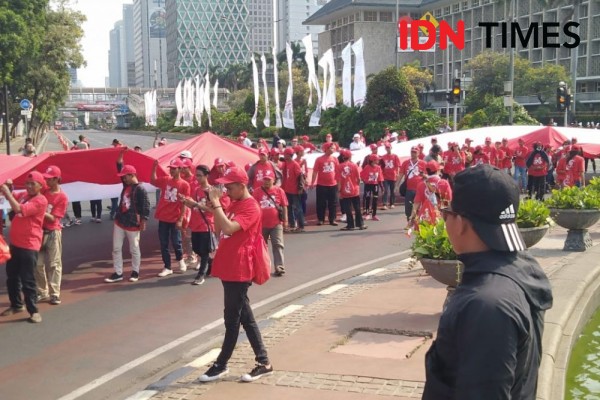 Bendera Merah Putih 200 Meter Sambut Pelantikan Jokowi-Ma'ruf