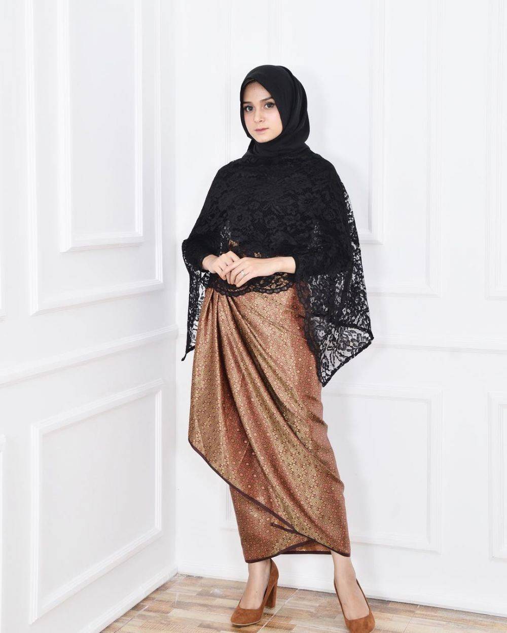 Ide Kebaya Hitam Dengan Hijab Alternatif Tampil Anggun Saat Kondangan