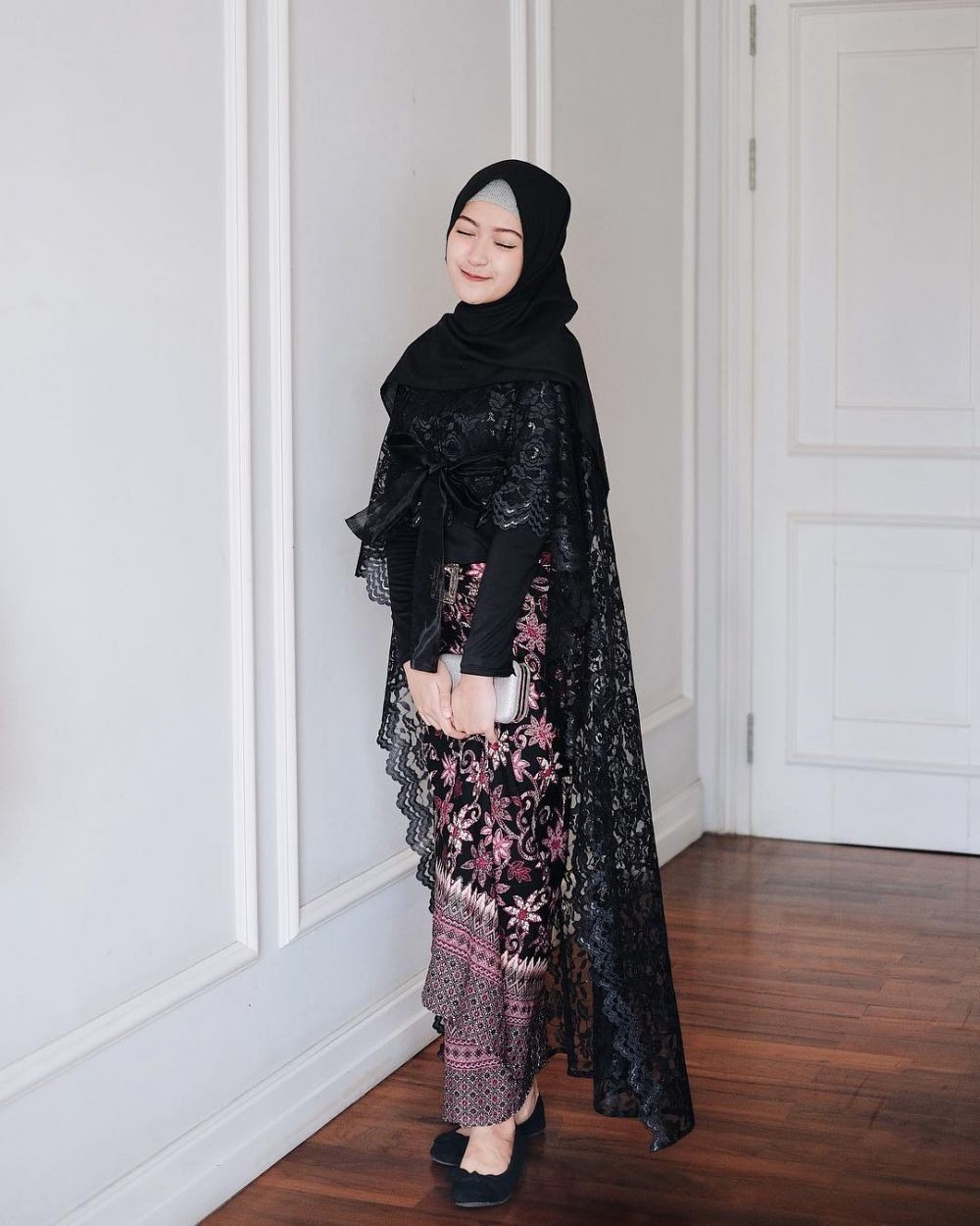 6 Inspirasi Kebaya Hitam Hijab Untuk Tampil Anggun Ke Kondangan