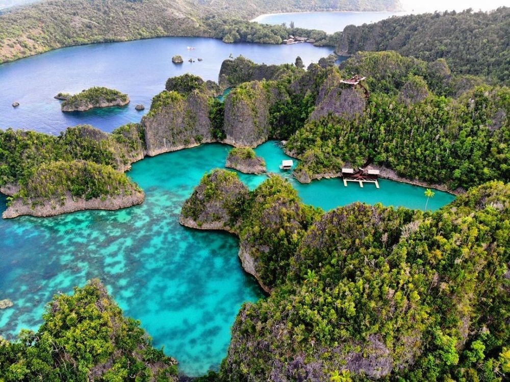 6 Destinasi Wisata Paling Favorit Di Papua Barat, Cuti Yuk!