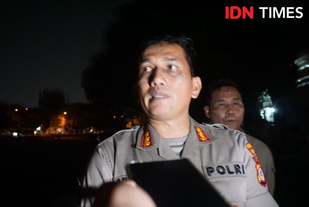 Laga PSIM Jogja Lawan Persis Solo Ricuh, Dua Mobil Polisi Rusak Parah