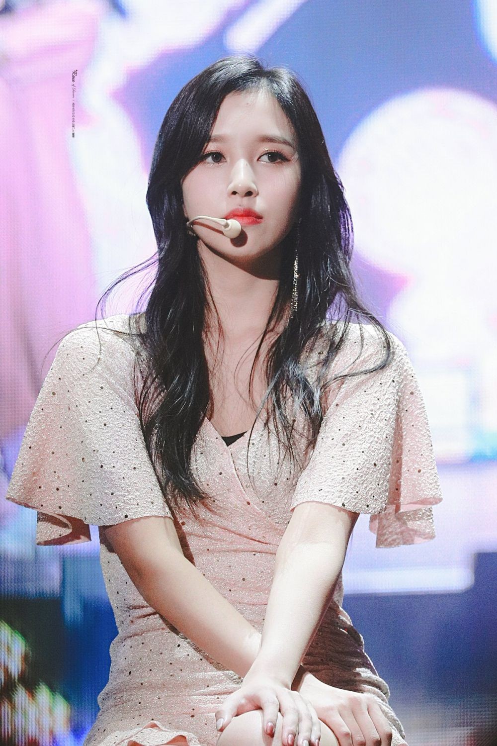 10 Potret Pesona Mina TWICE, Bak Bidadari Senyumnya Bikin Melting!