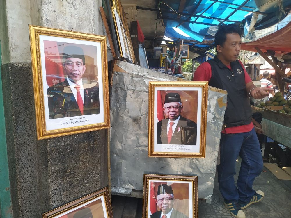 Penjual Foto Jokowi-Ma'ruf di Kota Bandung Diburu Pembeli
