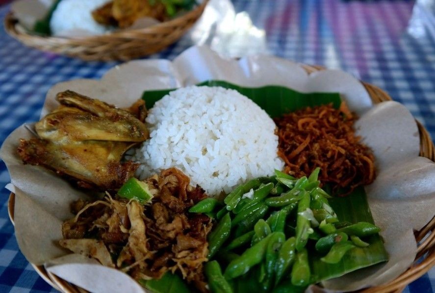 10 Kuliner Legendaris di Pulau Lombok yang Jago Goyang Lidah