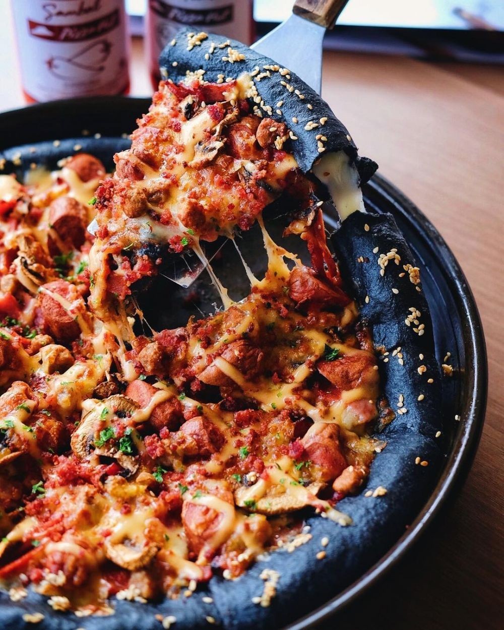 10 Makanan Berwarna Hitam yang Bikin Lapar Mata, Sudah Pernah Coba?