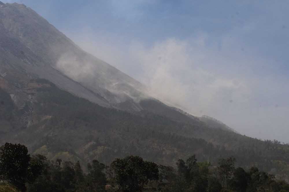 Erupsi Gunung Merapi! Hujan Abu Mengguyur Boyolali  